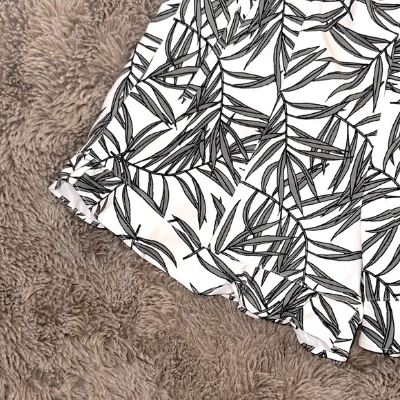 1. State High-Waist Shorts - Picture 5 of 10